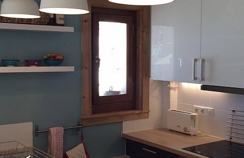 Morzine Apartment | Luxury Apartment Sleeps 6. 350 m to ski lifts & town. Great views, Highly rated.