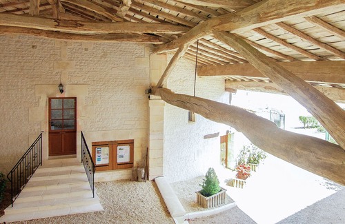 Saint-Preuil Villa | Luxury apartment with terrace, sauna, tennis, and heated pool.