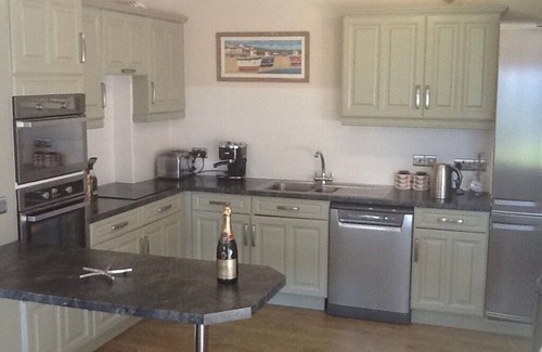 Maenporth Apartment | Luxury apartment with superb sea views and just minutes walk to the beach