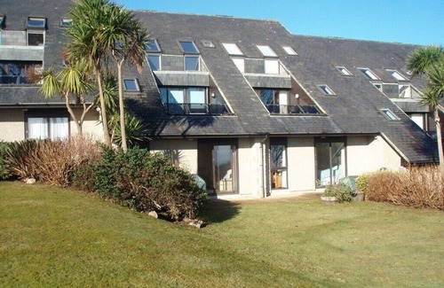 Maenporth Apartment | Luxury apartment with superb sea views and just minutes walk to the beach