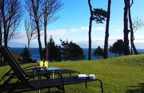 Maenporth Apartment | Luxury apartment with superb sea views and just minutes walk to the beach