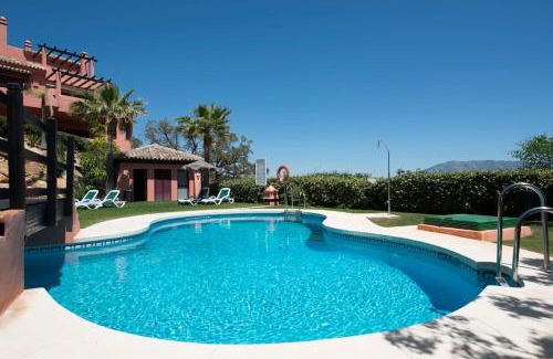 Ojen Apartment | Luxury apartment with sea views, golf, gym, spa, 7 pools