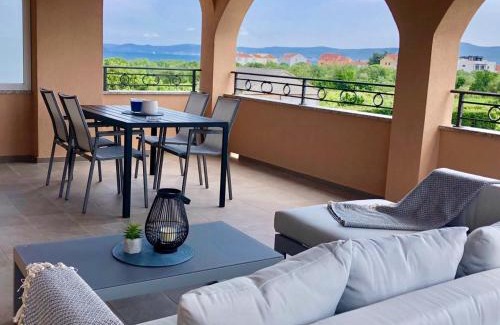 Sukosan Apartment | Luxury Apartments Garden