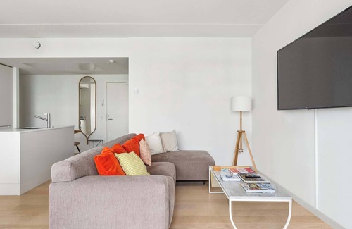 Sydhavnen Apartment | Luxury Apt with Harbor Views 1