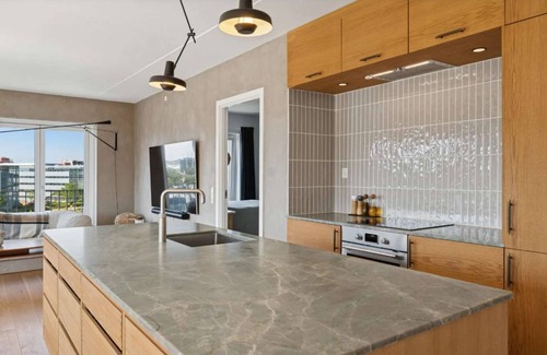 Sydhavnen Apartment | Luxury Apt with Harbor Views 2