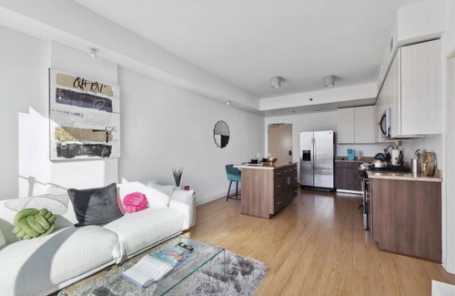 Los Angeles Apartment | Luxury apt with stunning view,Free parking,Gym, pool, hot tube