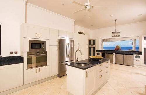 Lancaster Villa | Luxury Art Filled Villa with Pool and Ocean Views - Martello House