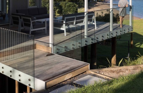 Russell House | Luxury bach with beach access