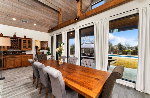 Kyle Cabin | Luxury Barnhouse with 🔥HEATED🔥 Pool