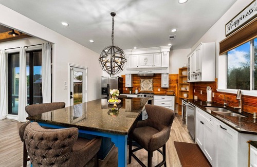 Kyle Cabin | Luxury Barnhouse with 🔥HEATED🔥 Pool