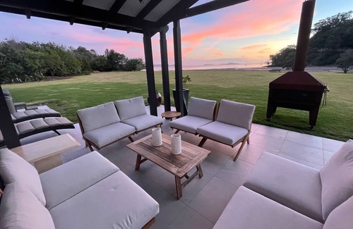 Tawharanui House | Luxury Beachside Paradise in Matakana