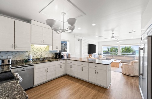 Bahama Beach House | Luxury Beachfront Home w/Panoramic Gulf Views – Sleeps 20, Perfect for Groups