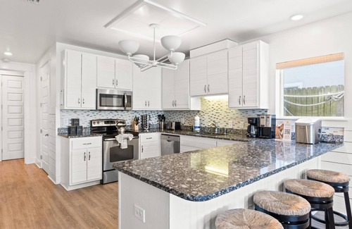 Bahama Beach House | Luxury Beachfront Home w/Panoramic Gulf Views – Sleeps 20, Perfect for Groups