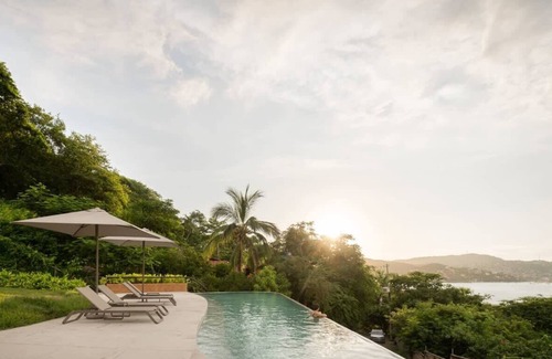 Playa Las Gatas Apartment | Luxury Beachfront Condo with Terrace Jacuzzi