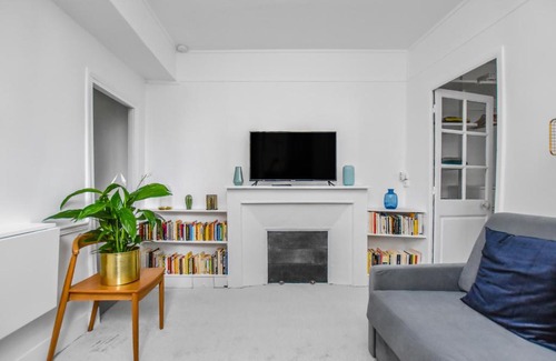 Notre-Dame-des-Champs Apartment | Luxury Bedroom St Germain - Bon Marché