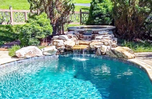 Blue Ridge House | Luxury Blue Ridge Retreat Pool & Sauna – Close to Orchards