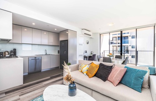 Redfern Apartment | Luxury Bright 1 bed apt-oppo Redfern Station