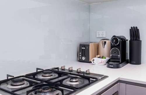 Redfern Apartment | Luxury Bright 1 bed apt-oppo Redfern Station