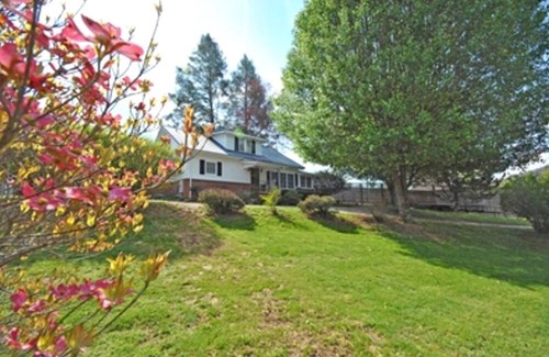 Bryson City House | Luxury Cabin in the Trees for Large Groups near Asheville, North Carolina
