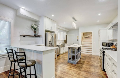 Downtown Oklahoma City House | 💎Luxury💎Capitol Home 🏡 Slp16 💼 Office & Hot Tub 🛁