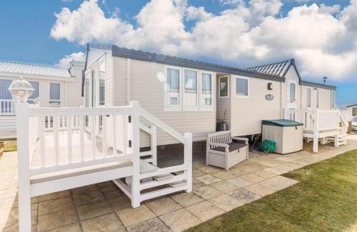 Hopton on Sea Other | Luxury Caravan For Hire At Hopton Holiday Park With Full Sea Views Ref 80010H