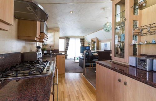Hopton on Sea Other | Luxury Caravan For Hire At Hopton Holiday Park With Full Sea Views Ref 80010H