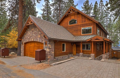 Zephyr Cove Cabin | Luxury Chalet | Jacuzzi BBQ Lake View | Sleeps 10