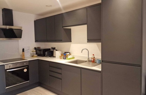 The Westside Apartment | Luxury City Centre 2 Bedroom Apartment! Family friendly w/Netflix & board games