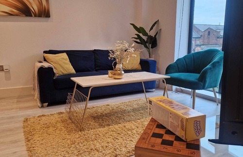 The Westside Apartment | Luxury City Centre 2 Bedroom Apartment! Family friendly w/Netflix & board games