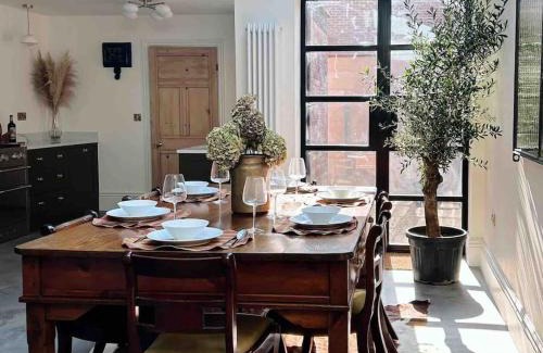 Chester House | Luxury City Centre Townhouse - Sleeps 6