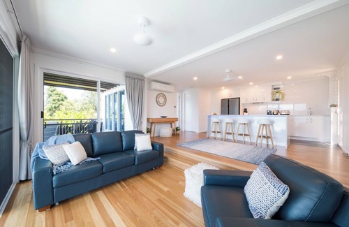 Airlie Beach House | Luxury Coastal Escape with Panoramic Sea Views across Airlie Beach