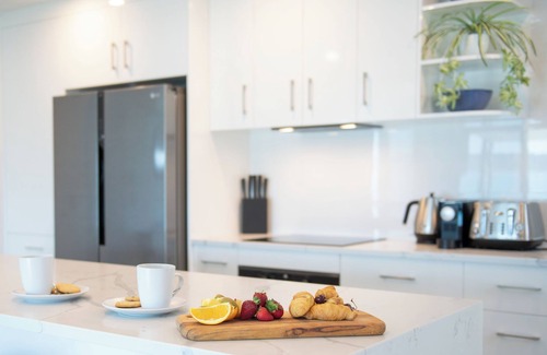 Airlie Beach House | Luxury Coastal Escape with Panoramic Sea Views across Airlie Beach