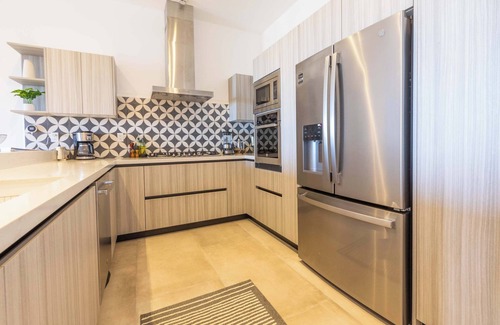 Cerritos Condo | Luxury Condo + Breathtaking Ocean Views @ Cerritos