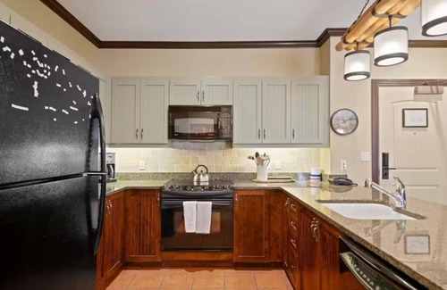 Stratton Mountain Condo | LUXURY CONDO l 3BED 3BATH l FALL FOLIAGE l YEAR ROUND POOL & HOT TUB