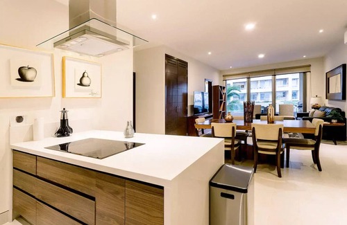 El Tezal Condo | Luxury Condo Near the Beach w/Access to Pool and Gym
