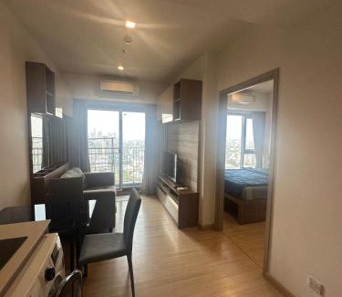 Bang Chak Apartment | Luxury condo - BTS Punnawithi - Pool, Gym, Sauna