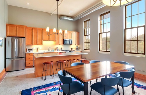 Traverse City Condo | Luxury Condo with Large Balcony