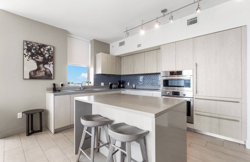 Hollywood South Central Beach Condo | Luxury Condo with Wraparound Balcony & Panoramic Water Views