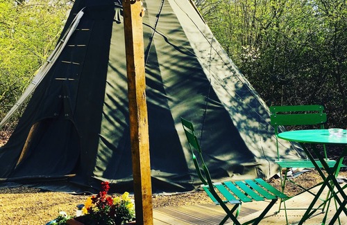 Priors Marston RV Rental | Luxury cosy tipi with Log burning Scandinavian hot tub. Perfect night
