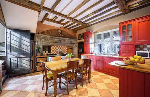 English Bicknor House | Luxury Country Manor in Forest of Dean | Hot Tub, Fire Pit & Sleeps 16+