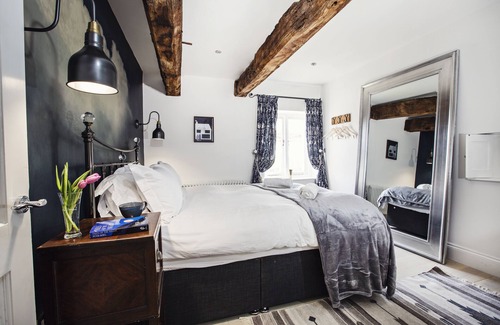 Abergavenny Other | Luxury Country House, Walled Garden, Games Barn/Gym & Hot Tub