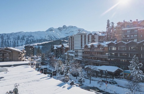 Courchevel Apartment | Luxury Courchevel: Suite & Mountain Nook, Sleeps 6, Terrace Access