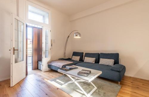 Zona Padova Apartment | Luxury Design Apt, Comfy w/A/C, WiFi & Netflix