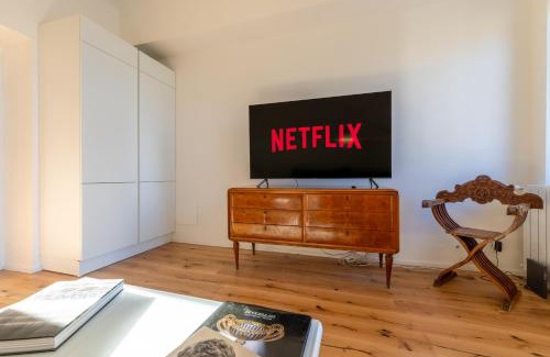 Zona Padova Apartment | Luxury Design Apt, Comfy w/A/C, WiFi & Netflix