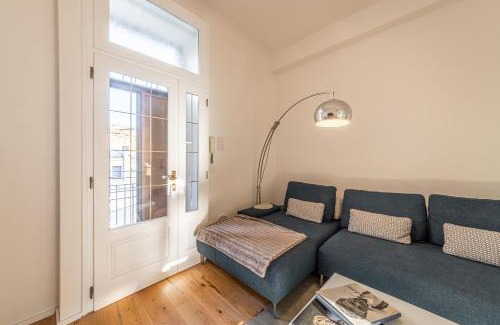 Zona Padova Apartment | Luxury Design Apt, Comfy w/A/C, WiFi & Netflix