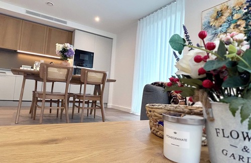 Tower Hill Apartment | Luxury Designer 2Bed 2Bath Flat by Tower Bridge