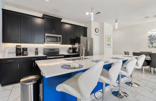 Davenport House | ⭐Luxury Disney Retreat w/private Pool + Free Waterpark & Resort Amenities