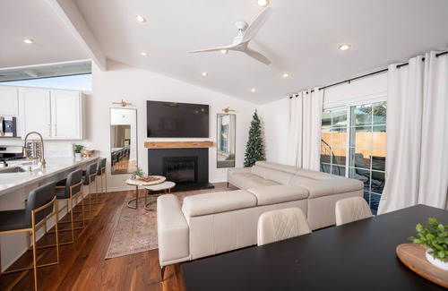 Southwest Anaheim House | Luxury Disneyland Home: Family & Exec Friendly