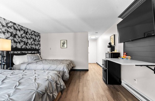 Marshfield Hotel | Luxury Double Bed - Near Beaches, Modern Updates