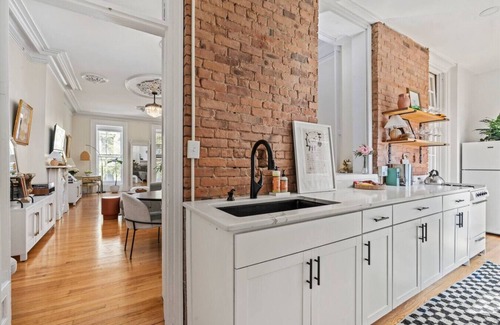 Troy Apartment | Luxury downtown apt.walk to Troy by Franklin plaza